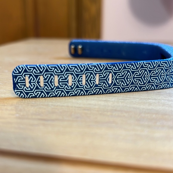 EUC Tory Burch for Fitbit Blue Tracker band - Picture 5 of 11